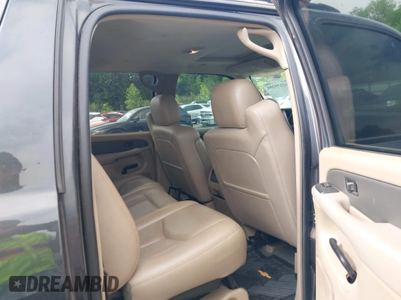 2004 Chevrolet Avalanche with VIN 3GNEC12T04G247585, listed as a IAAI auction lot 42139200 with 135,480 mi miles. Bid and sale history available at carsss.com. Image 8.