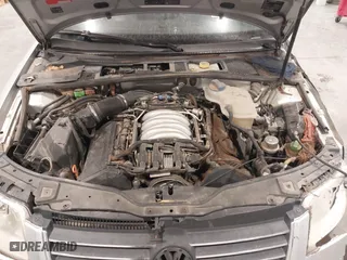 2003 Volkswagen Passat GLX with VIN WVWTH63B93P275335, listed as a IAAI auction lot 41398460 with 197,814 mi miles. Bid and sale history available at carsss.com. Image 10.