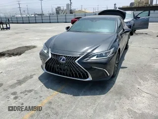2022 Lexus ES 300h with VIN 58ADA1C14NU017588, listed as a Copart auction lot 60114915 with 110,205 mi miles and Salvage title. Bid and sale history available at DreamBid. Image 13.