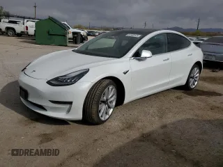2020 Tesla Model 3 Standard Range Plus z VIN 5YJ3E1EAXLF634427, wystawiony jako Copart lot #51808125 z przebiegiem 39 527 mil mil oraz Szkody całkowita. Historia ofert i sprzedaży dostępna na DreamBid. Obrazek 1.