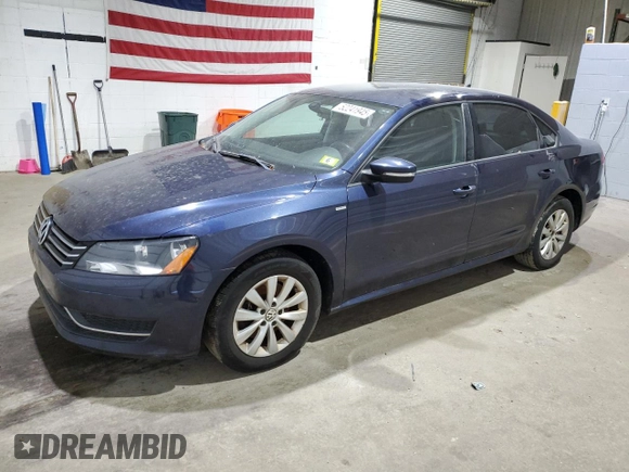 2014 Volkswagen Passat Wolfsburg Edition z VIN 1VWAT7A31EC099721, wystawiony jako Copart lot #52241945 z przebiegiem 151 115 mil mil oraz Czysty tytuł • Clean title. Historia ofert i sprzedaży dostępna na DreamBid. Obrazek 1.
