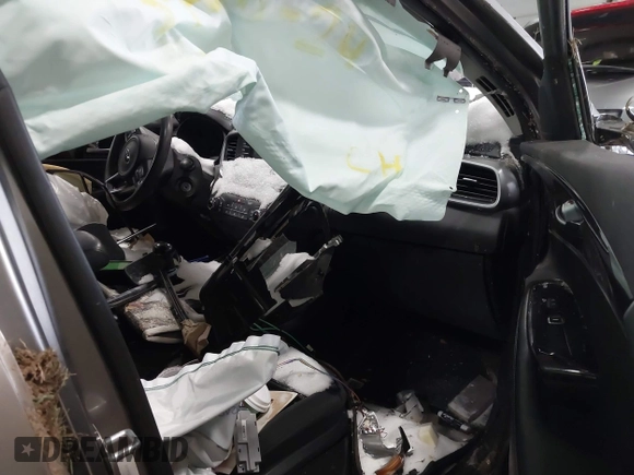 2017 Kia Sorento LX with VIN 5XYPGDA59HG191919, listed as a IAAI auction lot 41232422 with Not Provided miles and . Bid and sale history available at carsss.com. Image 5.
