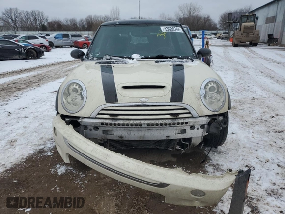 2005 MINI Hardtop S z VIN WMWRE33465TD91749, wystawiony jako Copart lot #43938765 z przebiegiem 166 391 mil mil oraz Szkoda całkowita • Salvage title. Historia ofert i sprzedaży dostępna na DreamBid. Obrazek 5.