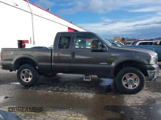 2006 Ford F-250 XL z VIN 1FTSX21PX6EA95609, wystawiony jako IAAI lot #40784632 z przebiegiem 248 193 mil mil oraz . Historia ofert i sprzedaży dostępna na DreamBid. Obrazek 13.