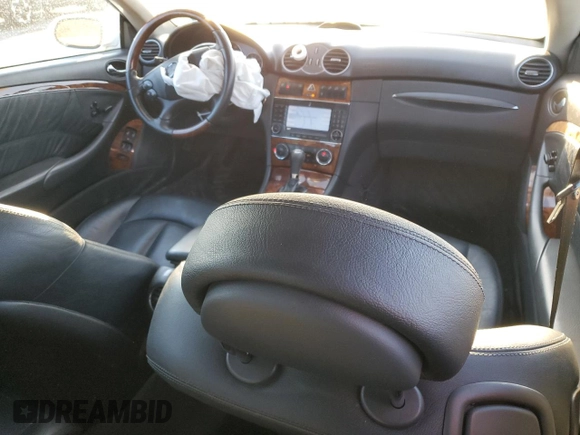 2005 Mercedes-Benz CLK 500 z VIN WDBTK75G75T049996, wystawiony jako Copart lot #47252015 z przebiegiem 141 969 mil mil oraz Szkoda całkowita • Salvage title. Historia ofert i sprzedaży dostępna na DreamBid. Obrazek 8.