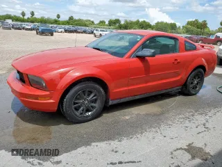2005 Ford Mustang Deluxe z VIN 1ZVFT80N955154676, wystawiony jako Copart lot #61267825 z przebiegiem 191 439 mil mil oraz Czysty tytuł • Clean title. Historia ofert i sprzedaży dostępna na DreamBid. Obrazek 1.