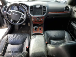 2013 Chrysler 300 z VIN 2C3CCAAG2DH572389, wystawiony jako Copart lot #47327315 z przebiegiem 144 262 mil mil oraz Szkoda całkowita • Salvage title. Historia ofert i sprzedaży dostępna na DreamBid. Obrazek 8.