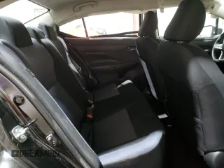 2025 Nissan Versa SV z VIN 3N1CN8EV9SL835511, wystawiony jako Copart lot #59398645 z przebiegiem 8 170 mil mil oraz Czysty tytuł • Clean title. Historia ofert i sprzedaży dostępna na DreamBid. Obrazek 10.