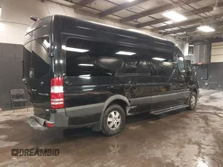 2015 Mercedes-Benz Sprinter Passenger with VIN WDZPE8CC1FP134956, listed as a IAAI auction lot 41388855 with 27,998 mi miles. Bid and sale history available at carsss.com. Image 4.