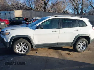 2019 Jeep Cherokee Trailhawk with VIN 1C4PJMBX8KD313712, listed as a IAAI auction lot 41448146 with 96,293 mi miles and . Bid and sale history available at DreamBid. Image 13.