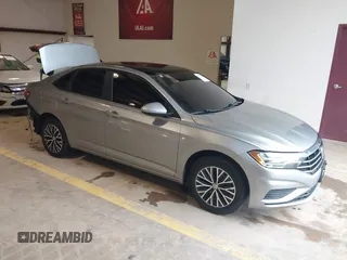 2020 Volkswagen Jetta S z VIN 3VWCB7BU4LM024364, wystawiony jako IAAI lot #42233244 z przebiegiem 120 040 mil mil oraz . Historia ofert i sprzedaży dostępna na DreamBid. Obrazek 1.