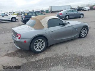 2005 BMW Z4 2.5i with VIN 4USBT33525LS55564, listed as a IAAI auction lot 42023146 with 97,349 mi miles. Bid and sale history available at carsss.com. Image 4.
