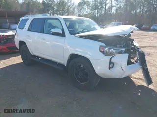 2017 Toyota 4Runner SR5 with VIN JTEZU5JRXH5152254, listed as a IAAI auction lot 41601682 with 88,827 mi miles. Bid and sale history available at carsss.com. Image 1.