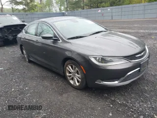 2015 Chrysler 200 Limited z VIN 1C3CCCAB9FN535883, wystawiony jako IAAI lot #42182217 z przebiegiem 115 639 mil mil oraz . Historia ofert i sprzedaży dostępna na DreamBid. Obrazek 1.