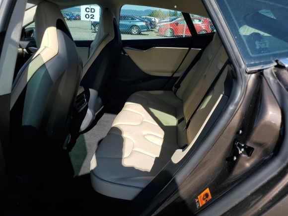 2013 Tesla Model S Performance z VIN 5YJSA1CP1DFP20208, wystawiony jako Copart lot #56066035 z przebiegiem 71 513 mil mil oraz Szkoda całkowita • Salvage title. Historia ofert i sprzedaży dostępna na DreamBid. Obrazek 10.