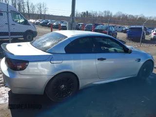 2011 BMW M3 z VIN WBSDX9C53BE399462, wystawiony jako IAAI lot #41562714 z przebiegiem 125 794 mil mil oraz . Historia ofert i sprzedaży dostępna na DreamBid. Obrazek 13.