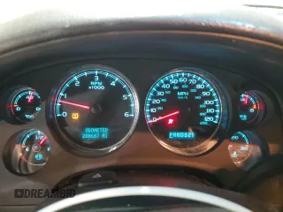 2007 Chevrolet Suburban LTZ with VIN 1GNFK163X7J231365, listed as a Copart auction lot 60885135 with 208,687 mi miles and Salvage title. Bid and sale history available at DreamBid. Image 9.