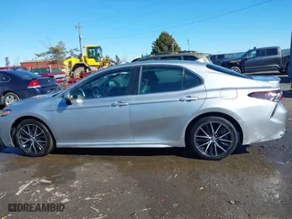 2021 Toyota Camry SE Nightshade with VIN 4T1G11AK5MU411101, listed as a IAAI auction lot 41586722 with 133,212 mi miles. Bid and sale history available at carsss.com. Image 14.
