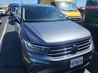 2024 Volkswagen Tiguan SE z VIN 3VV3B7AX7RM106937, wystawiony jako IAAI lot #42845192 z przebiegiem 32 134 mil mil oraz . Historia ofert i sprzedaży dostępna na DreamBid. Obrazek 27.