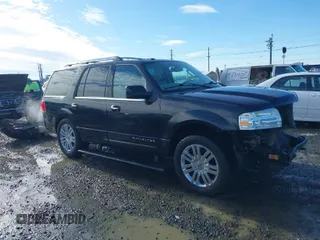 2010 Lincoln Navigator z VIN 5LMJJ2J59AEJ09125, wystawiony jako IAAI lot #41549793 z przebiegiem 201 502 mil mil oraz . Historia ofert i sprzedaży dostępna na DreamBid. Obrazek 1.
