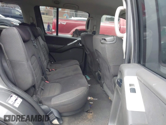 2008 Nissan Pathfinder S z VIN 5N1AR18B48C650137, wystawiony jako IAAI lot #41467663 z przebiegiem 300 846 mil mil oraz . Historia ofert i sprzedaży dostępna na DreamBid. Obrazek 8.