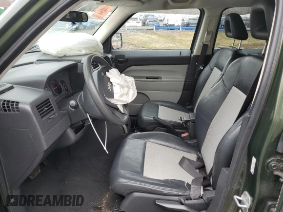 2007 Jeep Patriot Sport with VIN 1J8FF28W47D395177, listed as a Copart auction lot 49033005 with 175,125 mi miles and Salvage Title. Bid and sale history available at DreamBid. Image 7.
