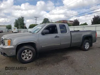 2007 GMC Sierra 1500 SLE1 z VIN 1GTEK19J57E561910, wystawiony jako Copart lot #62225234 z przebiegiem 242 317 mil mil oraz Czysty tytuł • Clean title. Historia ofert i sprzedaży dostępna na DreamBid. Obrazek 1.