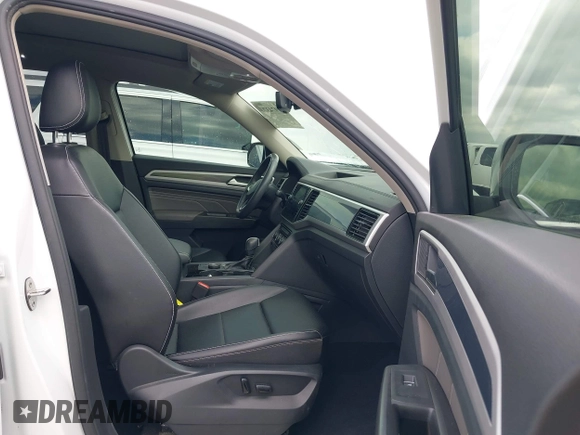 2022 Volkswagen Atlas SEL R-Line z VIN 1V2AR2CA7NC550648, wystawiony jako IAAI lot #41974370 z przebiegiem 48 378 mil mil oraz . Historia ofert i sprzedaży dostępna na DreamBid. Obrazek 5.