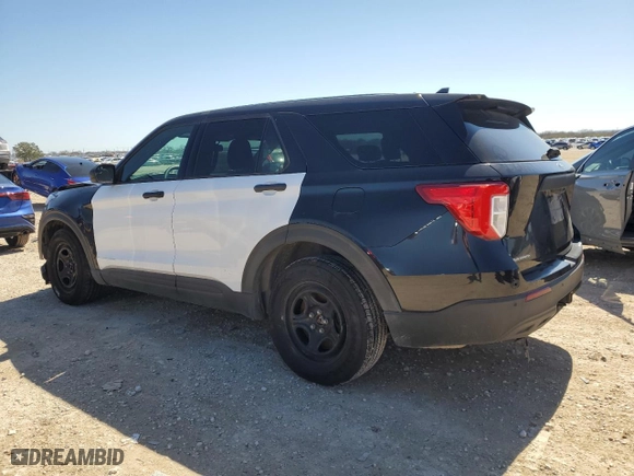 2022 Ford Police Interceptor Utility with VIN 1FM5K8AB8NGA58141, listed as a Copart auction lot 46627385 with 48,235 mi miles and Salvage Title. Bid and sale history available at carsss.com. Image 2.