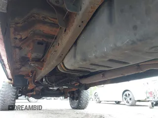 2002 Ford F-250 XL с VIN 1FTNW21F32EA49394, выставлен на аукционе IAAI как лот 42297292 с пробегом 253 885 миль миль и . История ставок и продаж доступна на DreamBid. Изображение 14.
