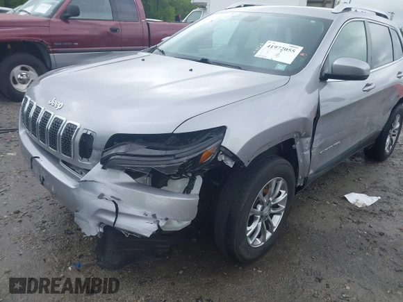 2019 Jeep Cherokee Latitude Plus with VIN 1C4PJMLX7KD104542, listed as a IAAI auction lot 41972055 with 105,129 mi miles. Bid and sale history available at carsss.com. Image 6.