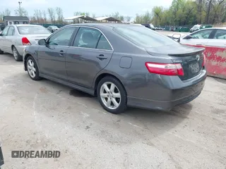 2008 Toyota Camry LE z VIN 4T1BE46K88U239130, wystawiony jako IAAI lot #41942873 z przebiegiem 173 577 mil mil oraz . Historia ofert i sprzedaży dostępna na DreamBid. Obrazek 3.