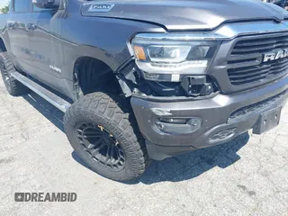 2019 Ram 1500 Big Horn z VIN 1C6RRFFG8KN710927, wystawiony jako IAAI lot #41850421 z przebiegiem 66 007 mil mil oraz . Historia ofert i sprzedaży dostępna na DreamBid. Obrazek 6.