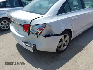 2014 Chevrolet Cruze 2LT z VIN 1G1PE5SBXE7168795, wystawiony jako IAAI lot #42285484 z przebiegiem 104 317 mil mil oraz . Historia ofert i sprzedaży dostępna na DreamBid. Obrazek 6.