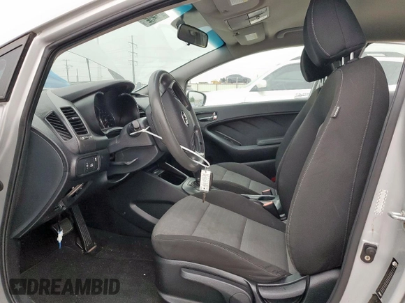 2016 Kia Forte LX z VIN KNAFK5A89G5607515, wystawiony jako Copart lot #59847625 z przebiegiem 98 917 mil mil oraz Czysty tytuł • Clean title. Historia ofert i sprzedaży dostępna na DreamBid. Obrazek 7.