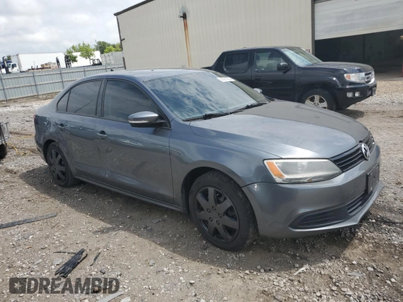 2014 Volkswagen Jetta SE z VIN 3VWD07AJ7EM395250, wystawiony jako Copart lot #65821005 z przebiegiem 155 293 mil mil oraz Czysty tytuł • Clean title. Historia ofert i sprzedaży dostępna na DreamBid. Obrazek 4.