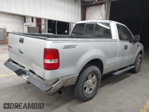 2004 Ford F-150 XL z VIN 1FTRF12W84NB37032, wystawiony jako IAAI lot #41932882 z przebiegiem 244 800 mil mil oraz . Historia ofert i sprzedaży dostępna na DreamBid. Obrazek 4.