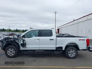 2025 Ford F-250 XL z VIN 1FT7W2BT1SED32938, wystawiony jako IAAI lot #42831510 z przebiegiem 7 496 mil mil oraz . Historia ofert i sprzedaży dostępna na DreamBid. Obrazek 15.