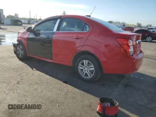2015 Chevrolet Sonic LT z VIN 1G1JC5SH3F4176465, wystawiony jako Copart lot #50882295 z przebiegiem 76 029 mil mil oraz Szkody całkowita. Historia ofert i sprzedaży dostępna na DreamBid. Obrazek 2.