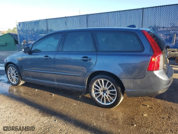 2010 Volvo V50 with VIN YV1382MWXA2575058, listed as a Copart auction lot 72713114 with 72,422 mi miles and Salvage Title. Bid and sale history available at carsss.com. Image 2.