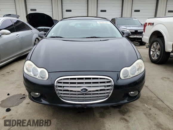 2003 Chrysler Concorde Limited z VIN 2C3AD56G03H535991, wystawiony jako Copart lot #44362185 z przebiegiem 83 295 mil mil oraz Tytuł czysty. Historia ofert i sprzedaży dostępna na DreamBid. Obrazek 5.