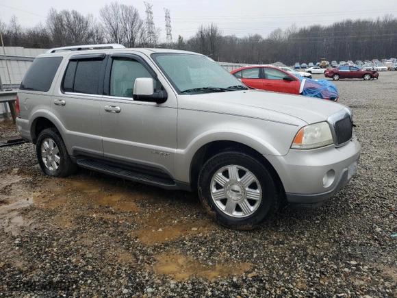 2004 Lincoln Aviator Luxury with VIN 5LMEU88H64ZJ43791, listed as a Copart auction lot 44584045 with 0 mi miles and Clean Title. Bid and sale history available at carsss.com. Image 4.