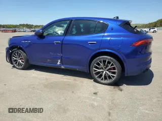 2023 Maserati Grecale Modena z VIN ZN682AVM4P7432217, wystawiony jako Copart lot #55184694 z przebiegiem 1417 mil mil oraz . Historia ofert i sprzedaży dostępna na DreamBid. Obrazek 2.