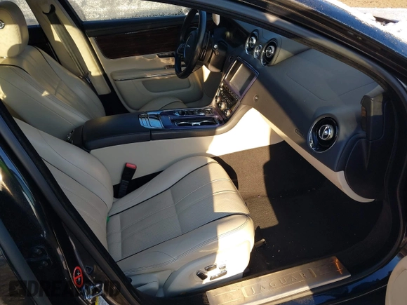 2012 Jaguar XJ XJL z VIN SAJWA2GB0CLV25378, wystawiony jako IAAI lot #42251924 z przebiegiem 90 582 mil mil oraz . Historia ofert i sprzedaży dostępna na DreamBid. Obrazek 5.