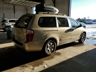 2008 Kia Sedona LX with VIN KNDMB233186195046, listed as a Copart auction lot 88663145 with 200,386 mi miles and Salvage Title. Bid and sale history available at DreamBid. Image 3.