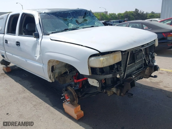 2002 GMC Sierra 2500HD SLE with VIN 1GTHK23U22F188186, listed as a IAAI auction lot 39751839 with 225,407 mi miles. Bid and sale history available at carsss.com. Image 16.