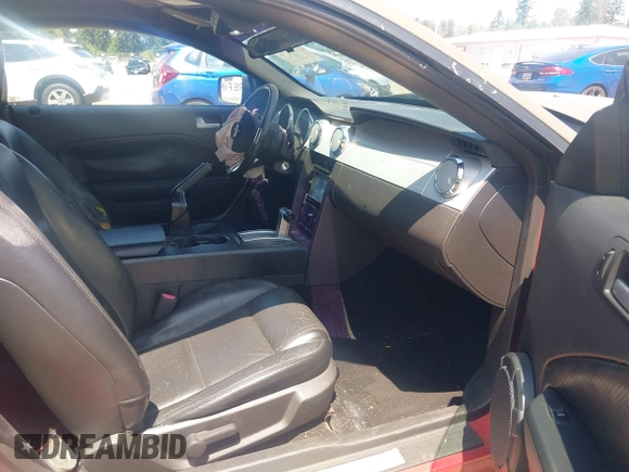 2007 Ford Mustang Deluxe with VIN 1ZVFT80N775256982, listed as a IAAI auction lot 42433794 with 123,787 mi miles and . Bid and sale history available at DreamBid. Image 5.