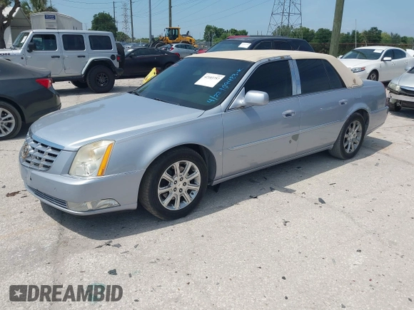 2006 Cadillac DTS 1SC z VIN 1G6KD57Y56U109483, wystawiony jako IAAI lot #42103757 z przebiegiem 106 746 mil mil oraz . Historia ofert i sprzedaży dostępna na DreamBid. Obrazek 2.