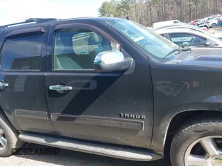 2014 Chevrolet Tahoe LT z VIN 1GNSCBE02ER181908, wystawiony jako IAAI lot #41628601 z przebiegiem 189 151 mil mil oraz . Historia ofert i sprzedaży dostępna na DreamBid. Obrazek 13.