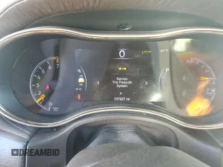 2015 Jeep Grand Cherokee Summit z VIN 1C4RJFJG4FC726941, wystawiony jako Copart lot #47025945 z przebiegiem 107 227 mil mil oraz Szkoda całkowita • Salvage title. Historia ofert i sprzedaży dostępna na DreamBid. Obrazek 9.
